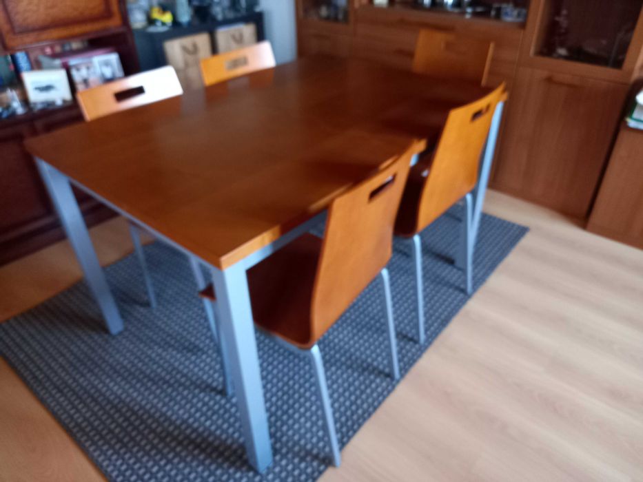 Mesa de jantar com 6 cadeiras