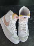 Nike białe damskie sneakersy Blazer Mid 77, stan idealny!
