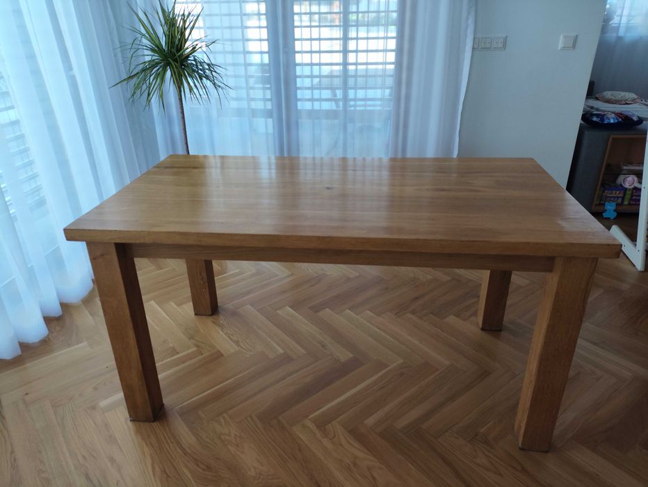 Stół drewniany do jadalni