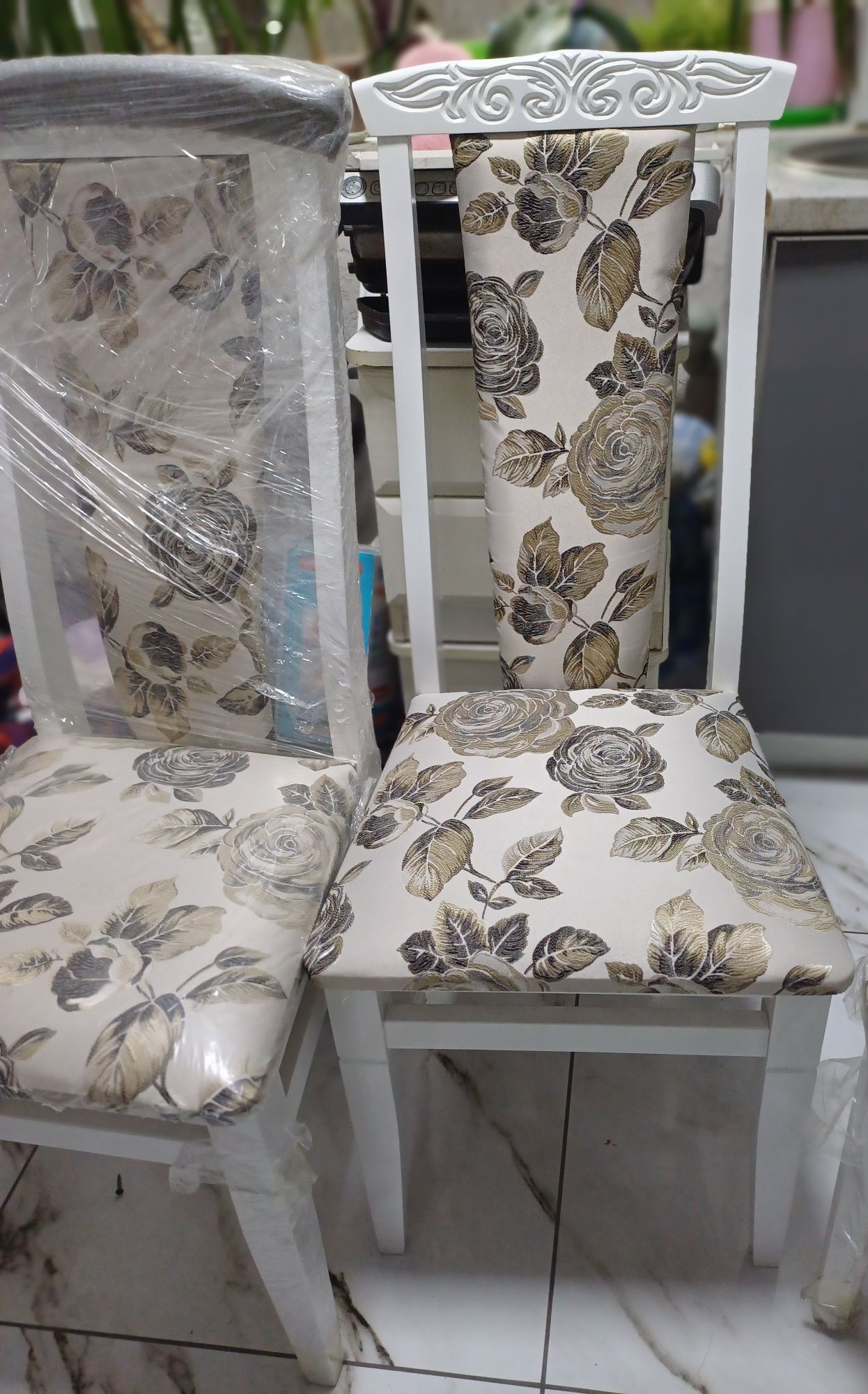 Продам комплект с  4 стульев.