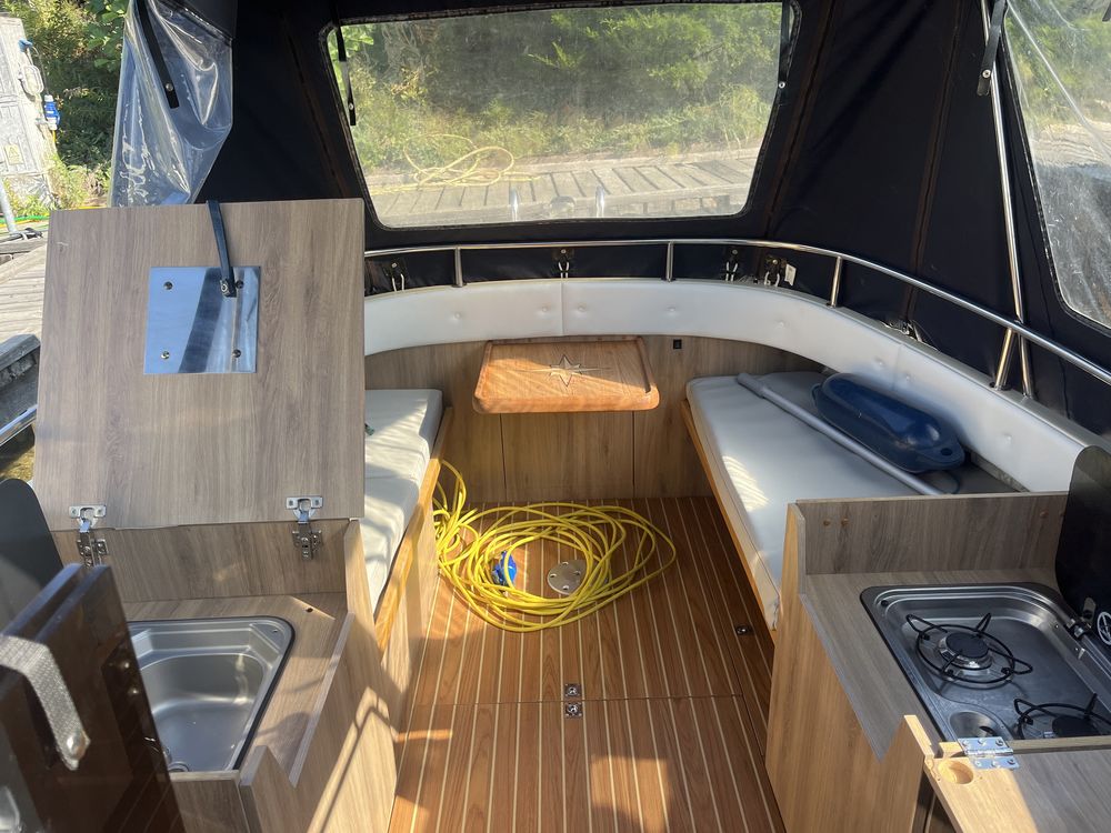 Jacht Motorowy Hastla 26 houseboat Bogate Wyposazenie