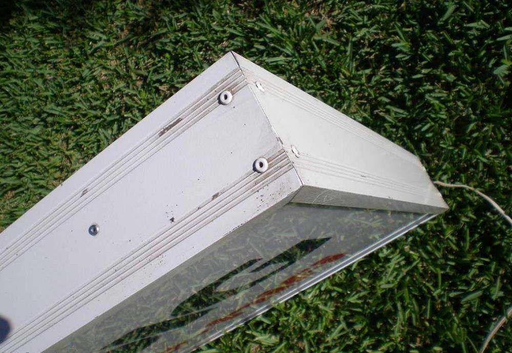 Reclamo publicitário luminoso Grundig máquinas TV vídeo HI FI