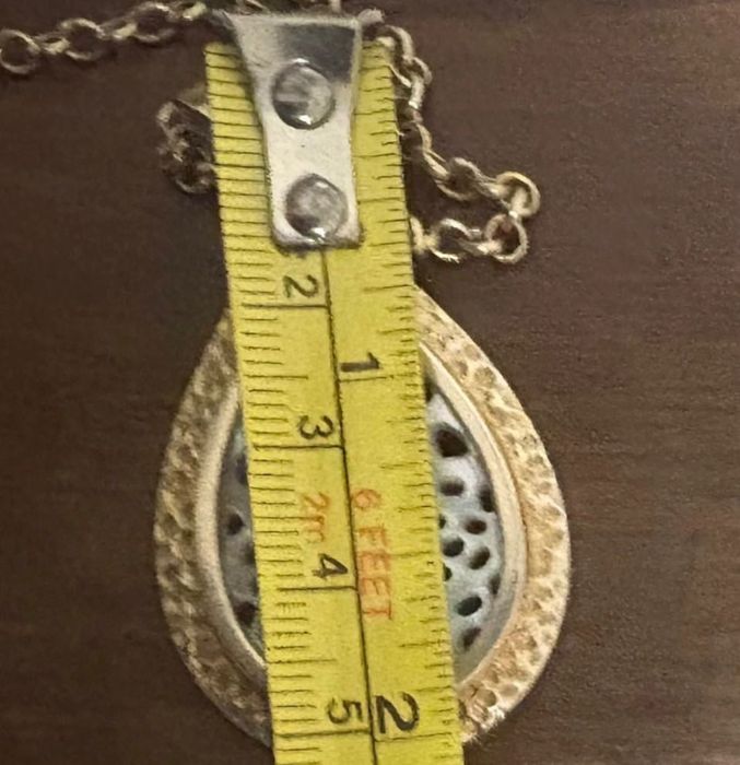 Medalha em prata dourada e madrepérola