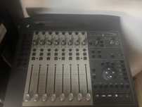 Superfície de controlo MIDI/USB