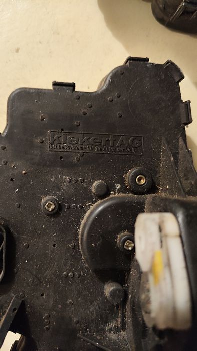 Продам замки задних дверей для BMW e46