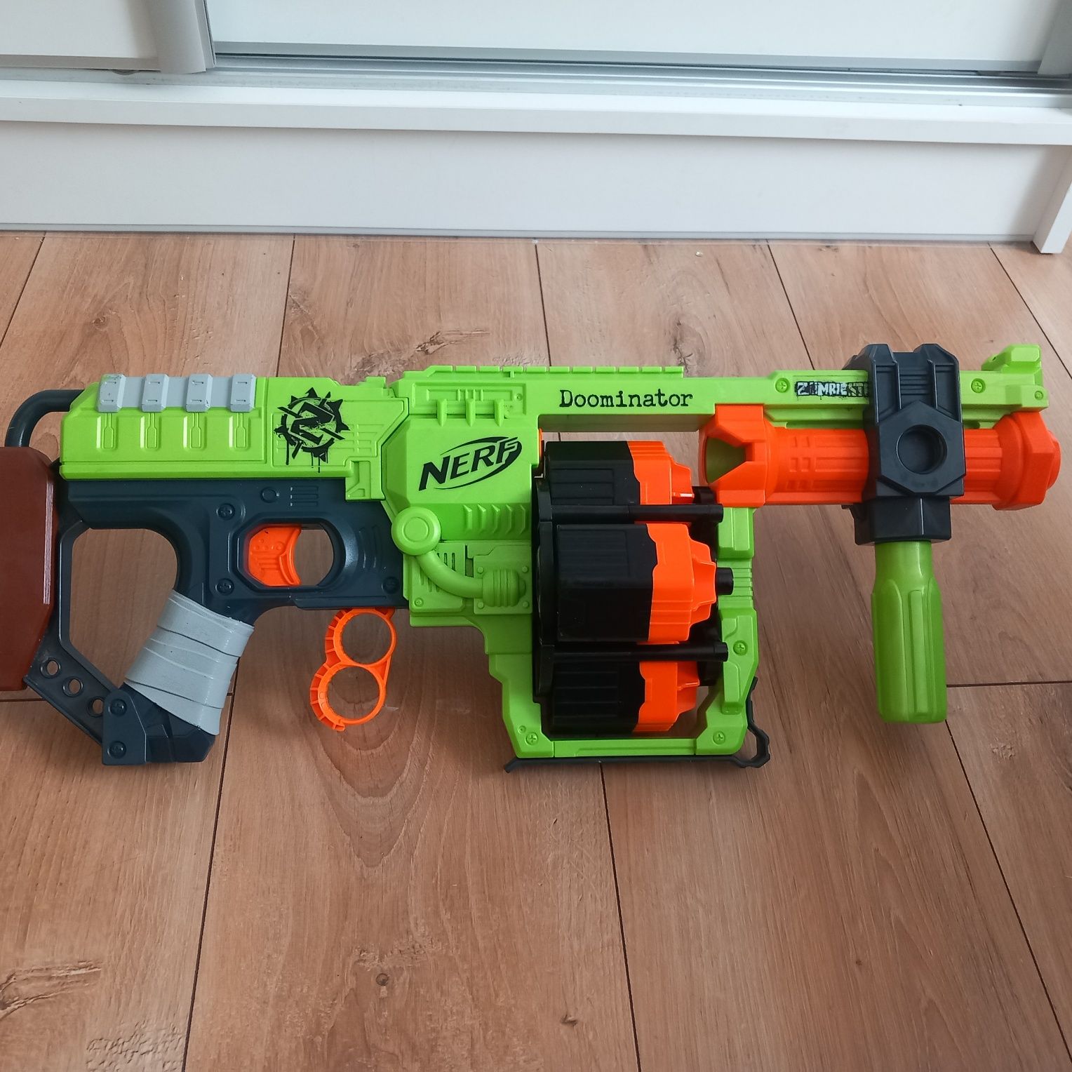 Pistolet NERF Doominator Zombie