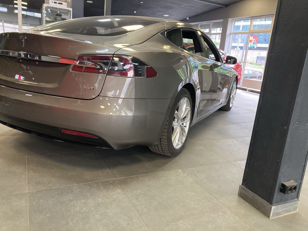 Tesla model S 75D