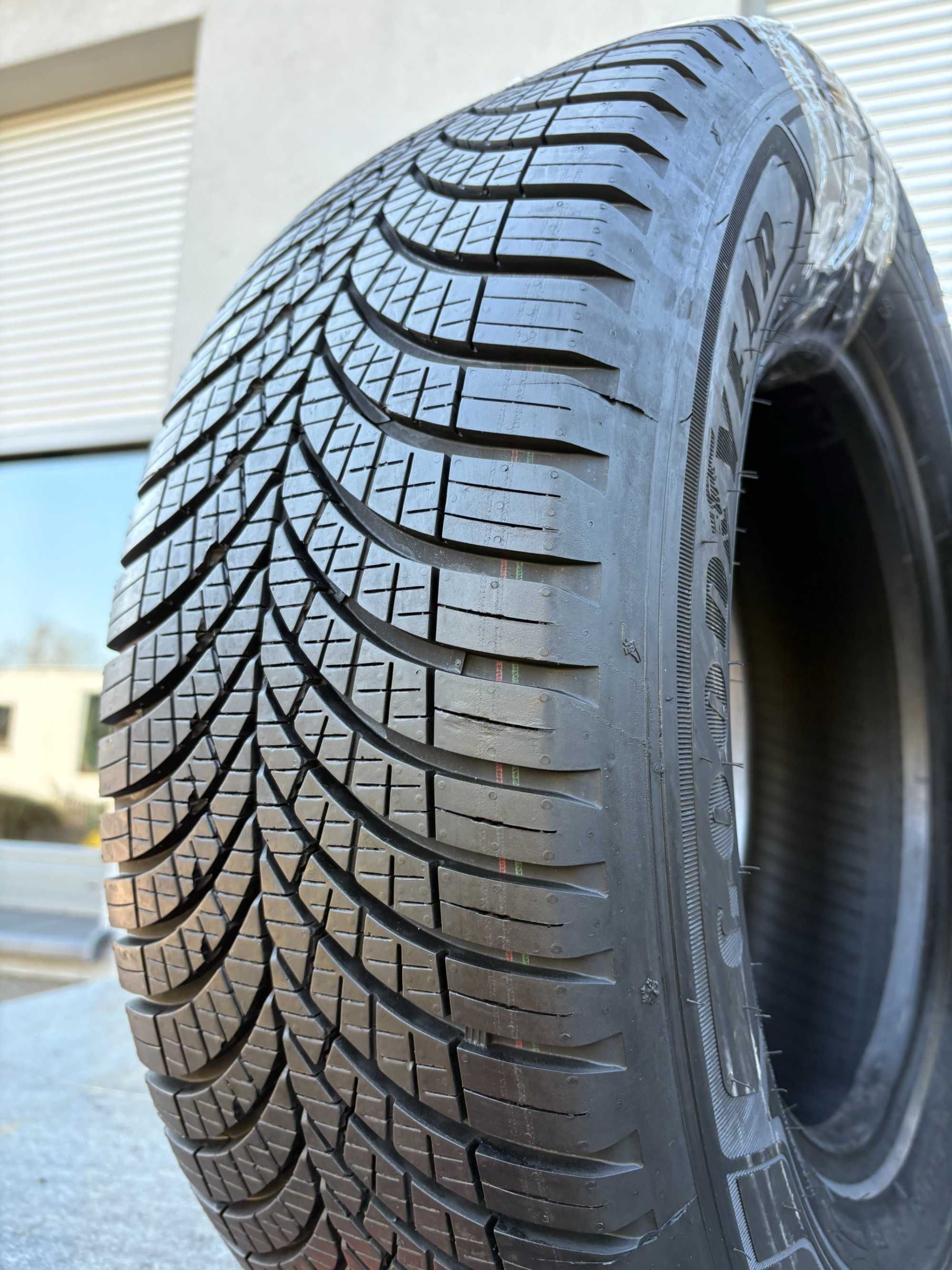 2szt całoroczne 235/65R16C GoodYear 8,4mm 2024r bdb stan! FV23% 4S131