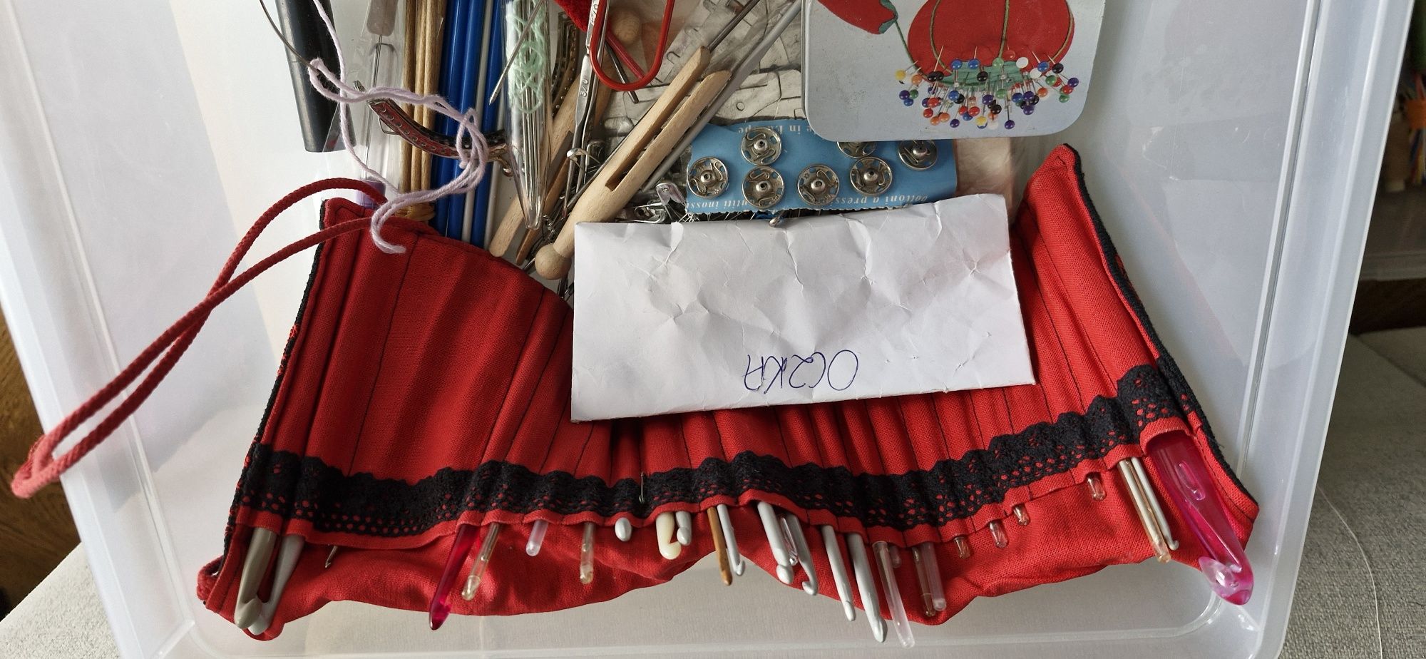 Nici, wełna, guziki, szydełko, rzep, igły, pasmanteria, akcesoria