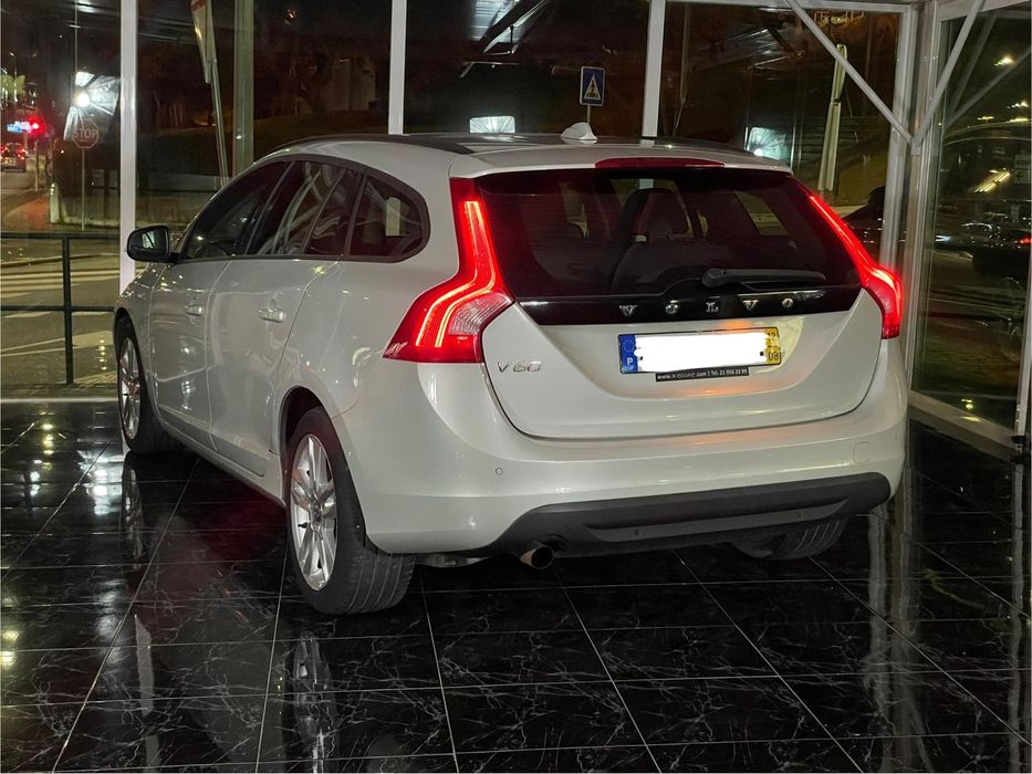 Volvo V60 D2 MOMENTUM