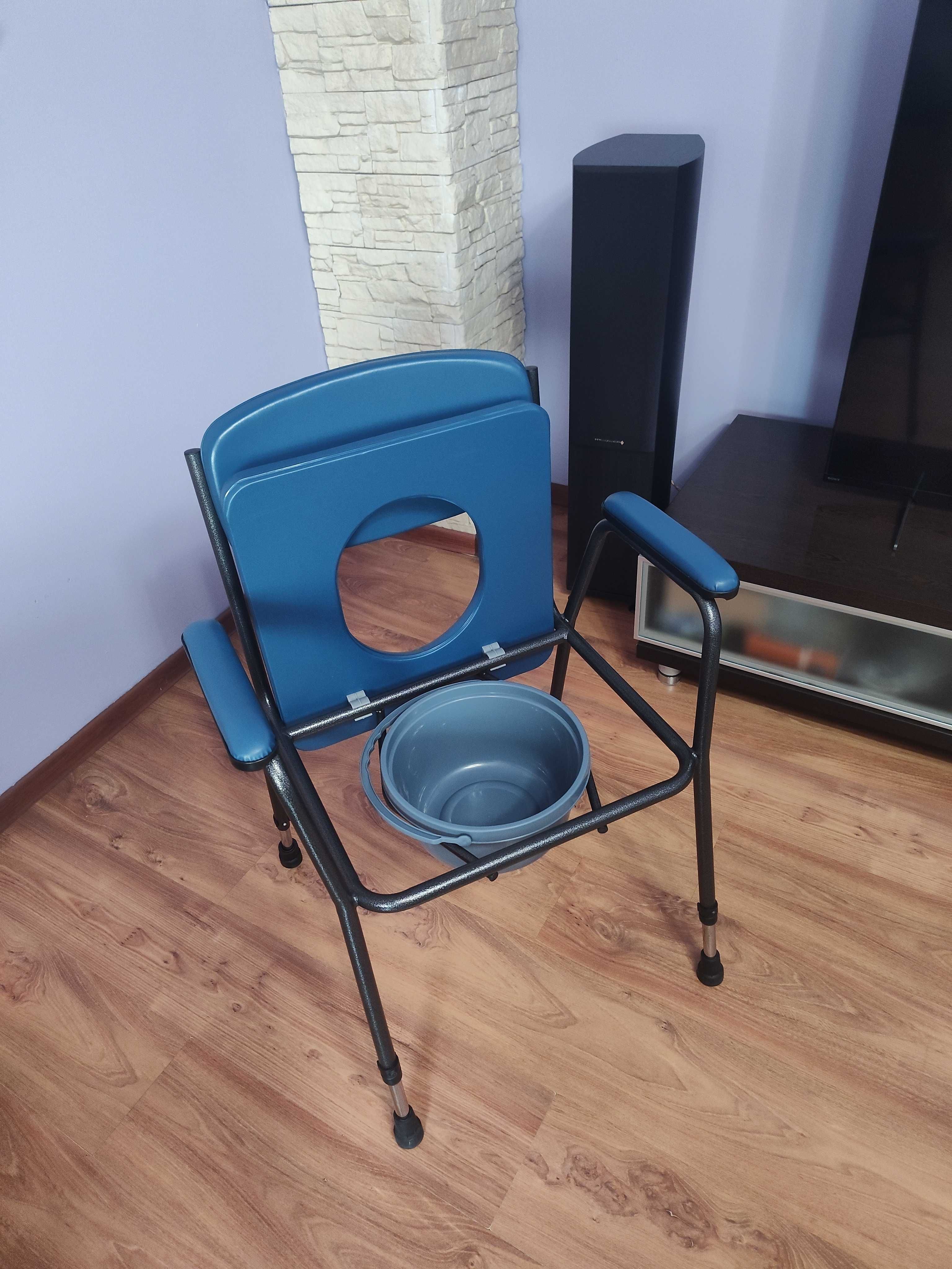 Krzesło toaletowe tapicerowane z zamykanym otworem Armedical AR-103