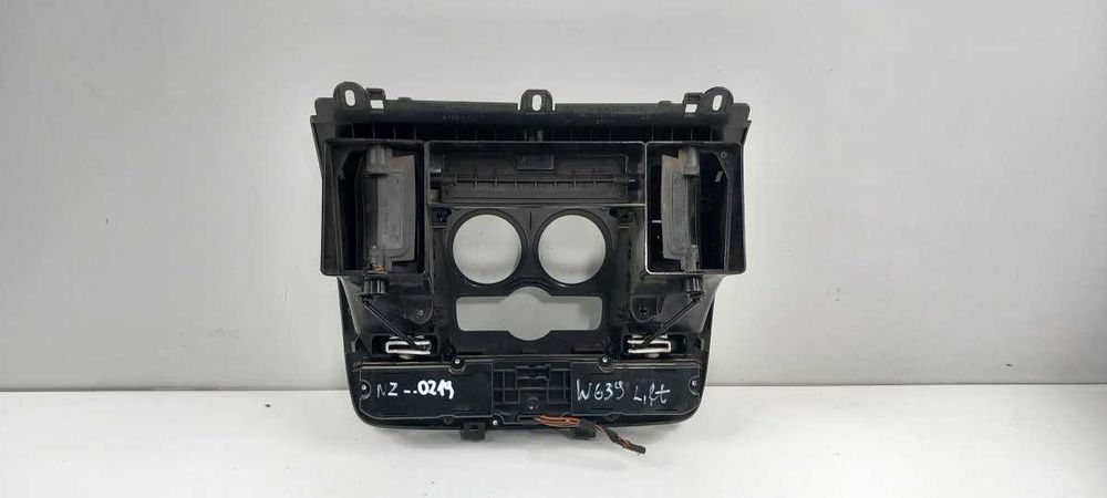 Mercedes Vito W639 Lift Ramka Panel Klimatyzacji Nawiewu A6396800007