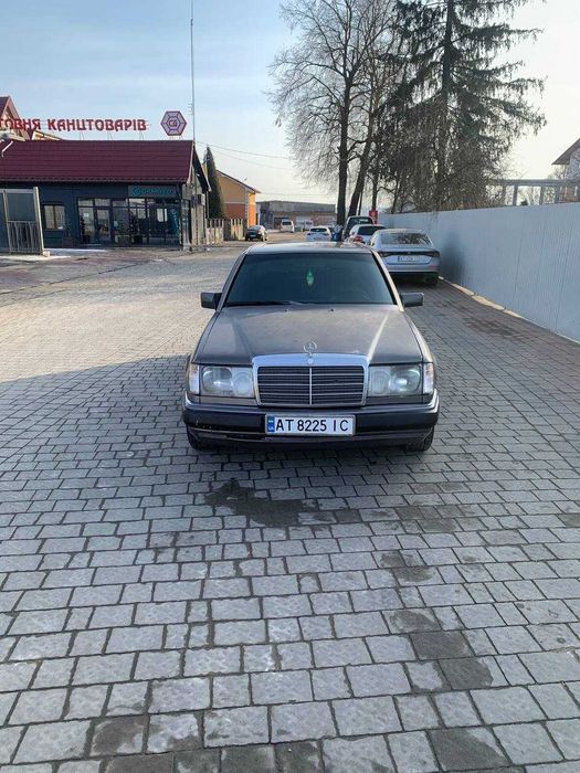 Легендарна Mercedes w124