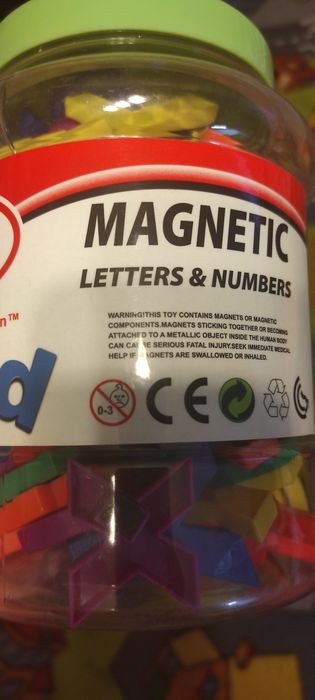 Kolorowe literki i cyferki magnetyczne