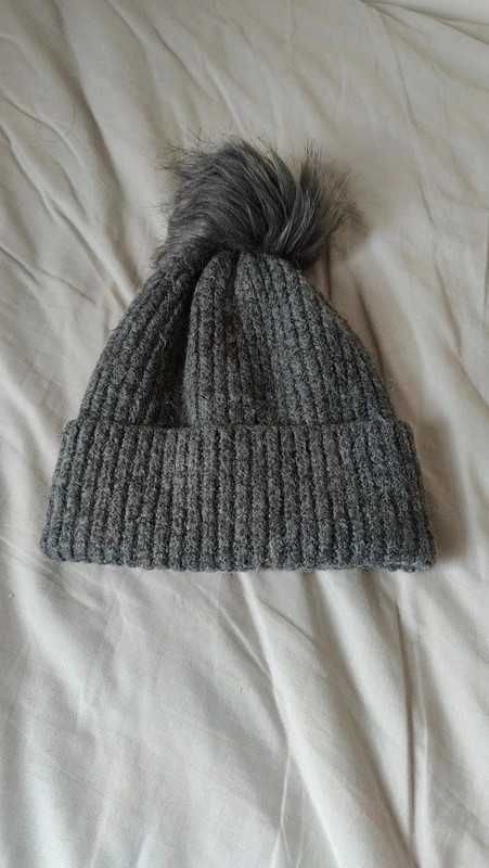 Gorro com lã M Zara
Usado muito pouco, umas duas vezes