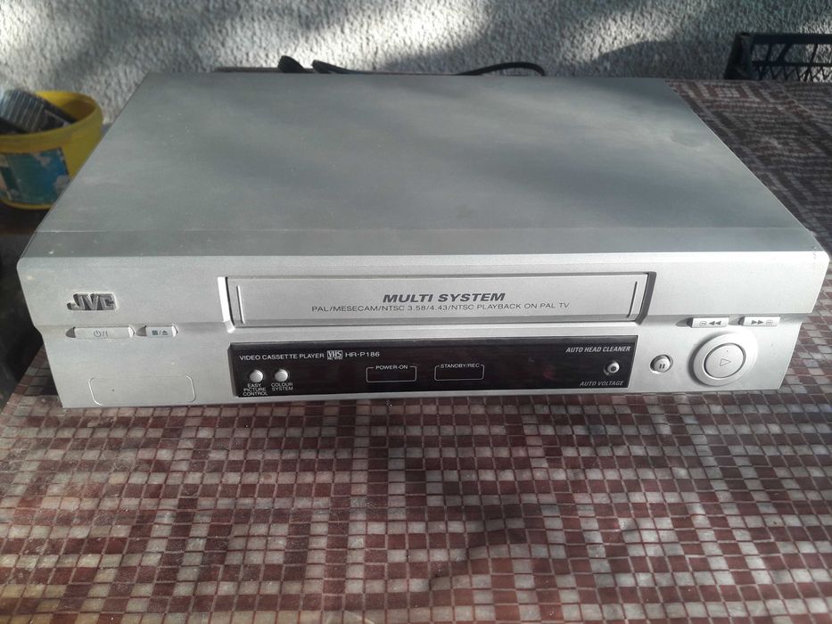 Видеомагнитофон JVC
