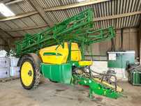 Opryskiwacz ciągany John Deere 732, 24m, skrętny, Amazone ux3200