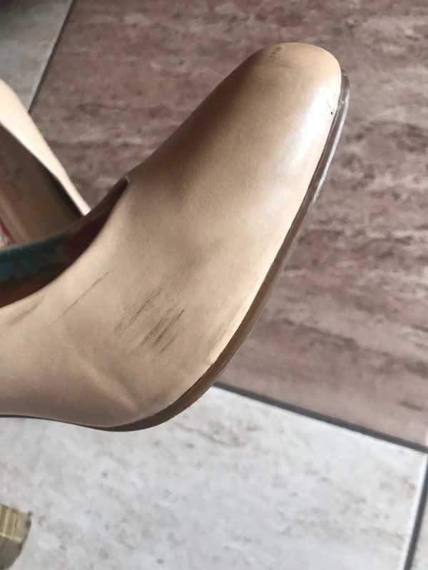 Beżowe buty na obcasie Jenny Fairy