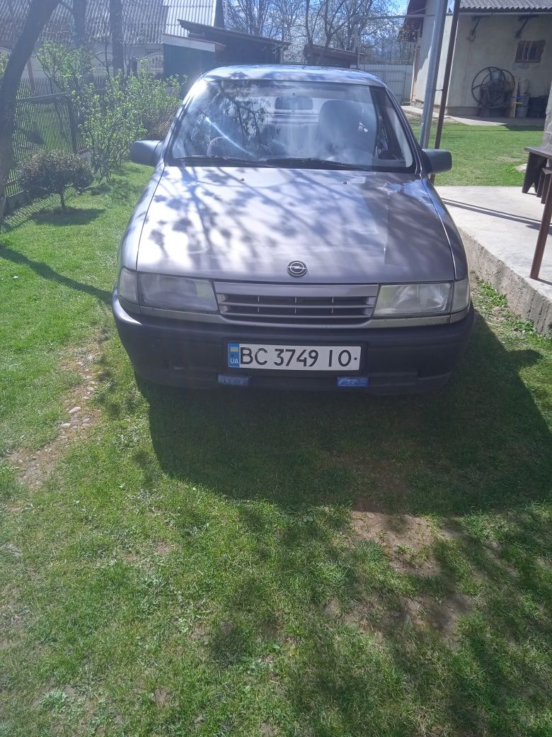 Opel Vectra 1,6 1991 +сезонні колеса