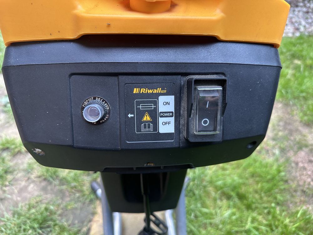 Rozdrabniacz RIWALL pro do Gałęzi Rębak Elektryczny Gładko-lufowy