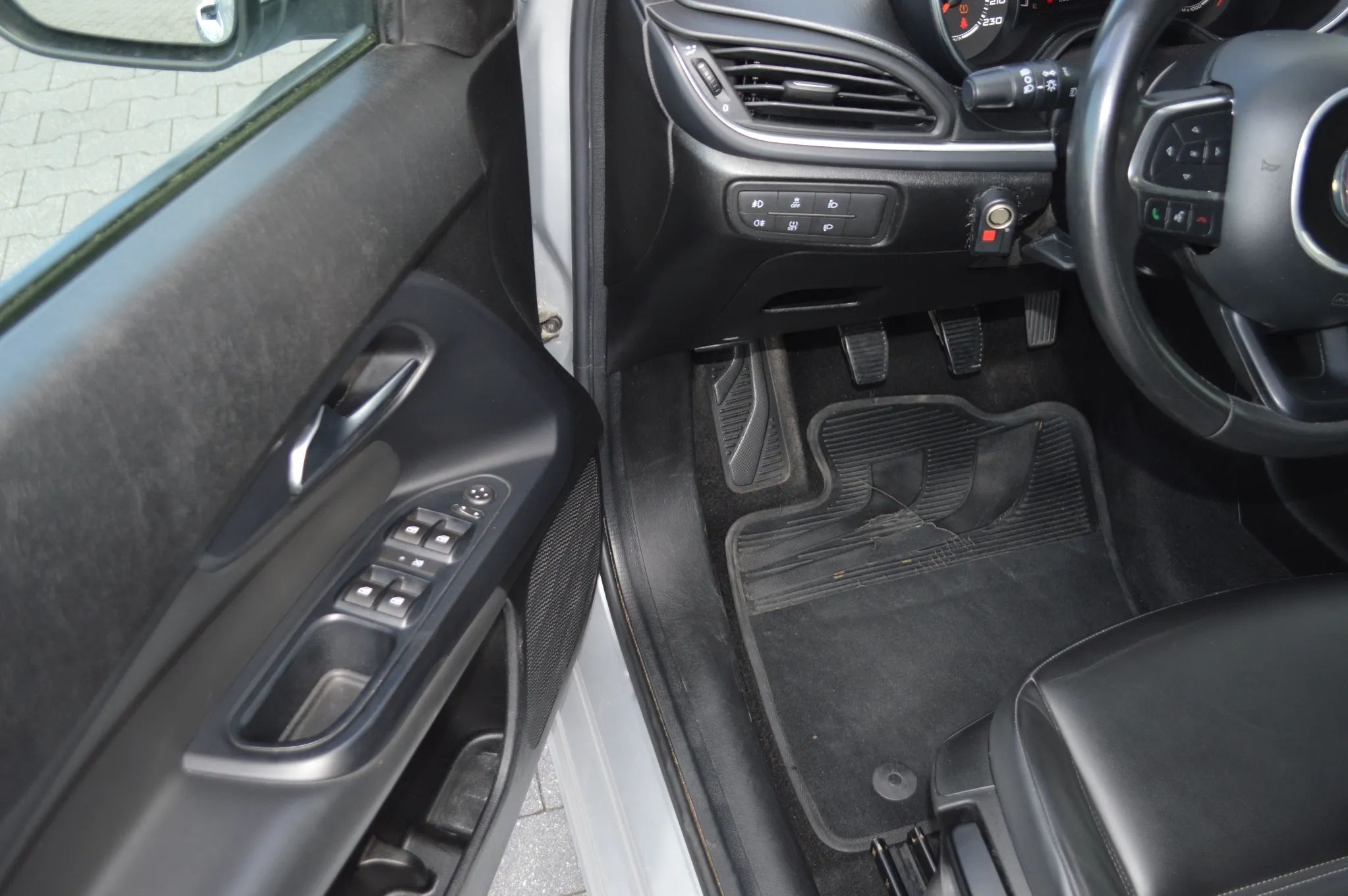 Fiat Tipo [14390] czujnik deszczu i zmierzchu, radio uconnect, FV 23 % VAT