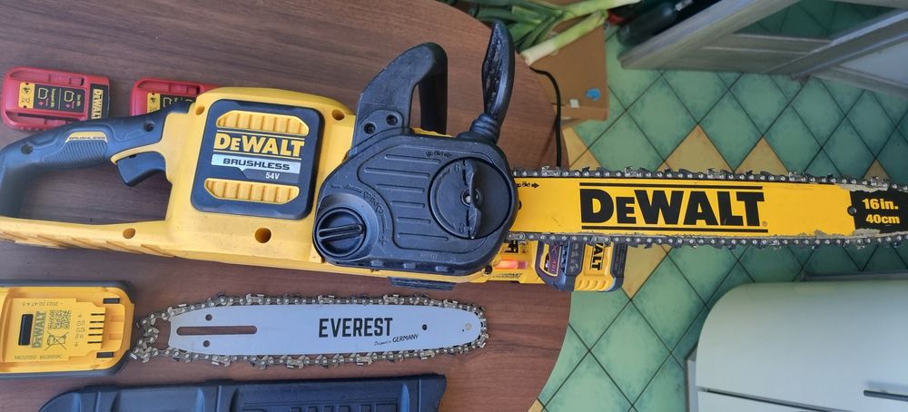 Pilarka DEWALT DCM 575