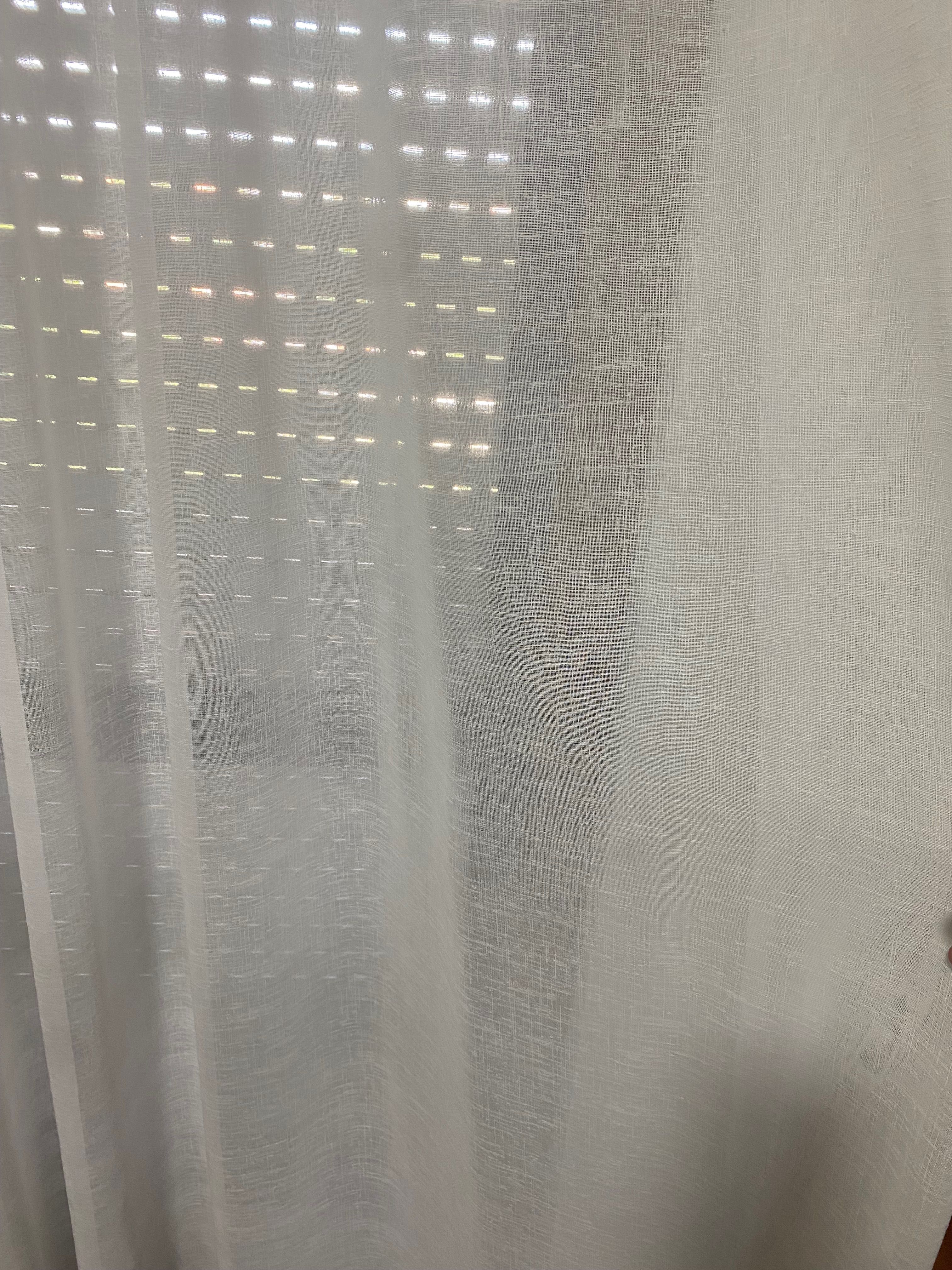 Cortinado feito à medida em bom estado