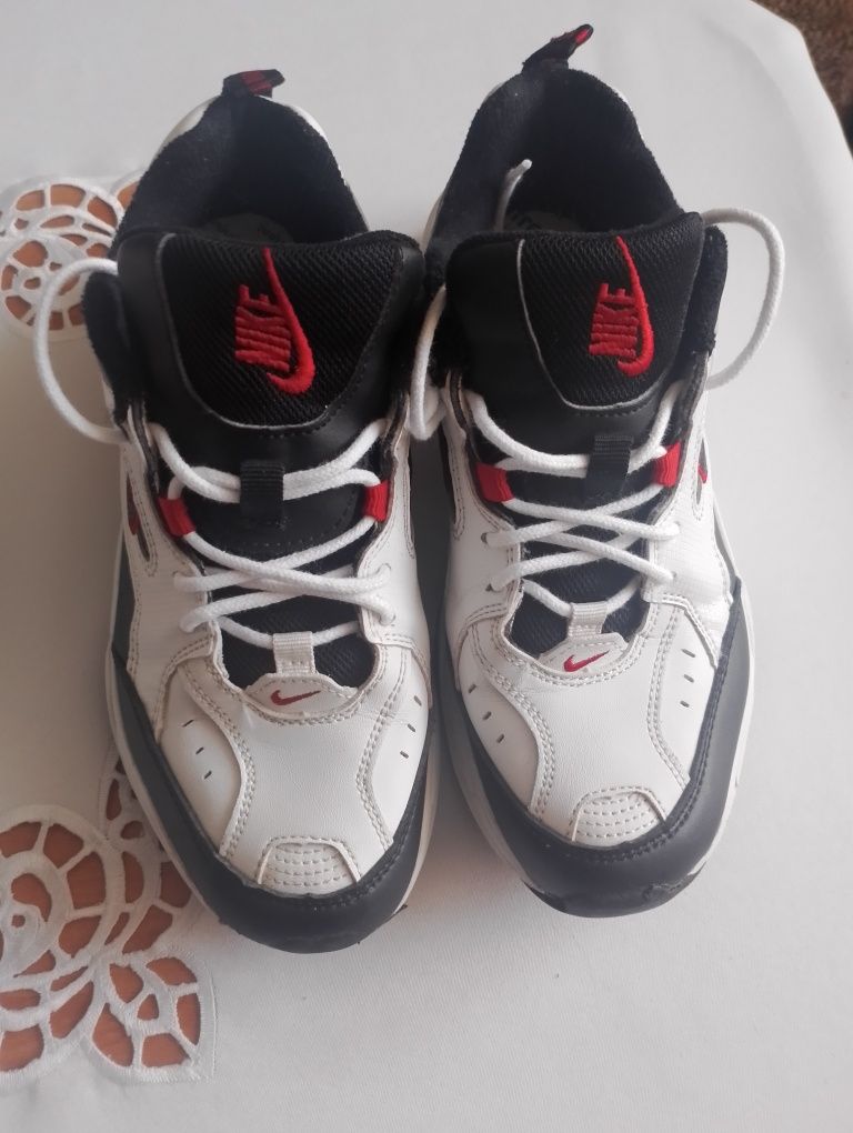 Buty sportowe damskie Nike rozmiar 39 wkładka 24