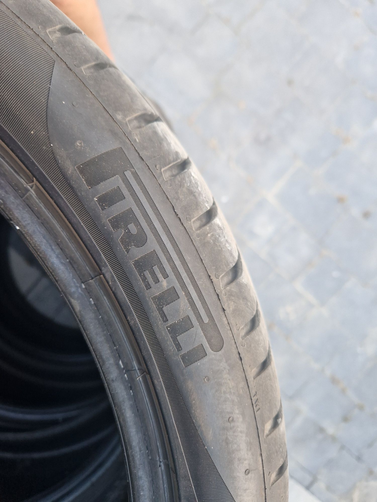 Opony letnie Pirelli 225/40/18 DOT1921 7mm