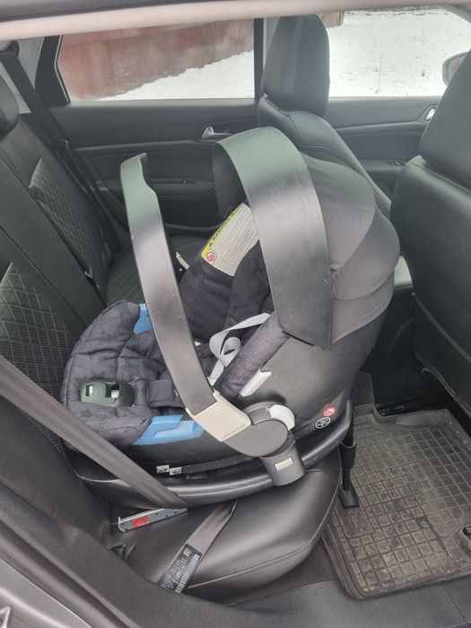 Дитяче автокрісло 0+