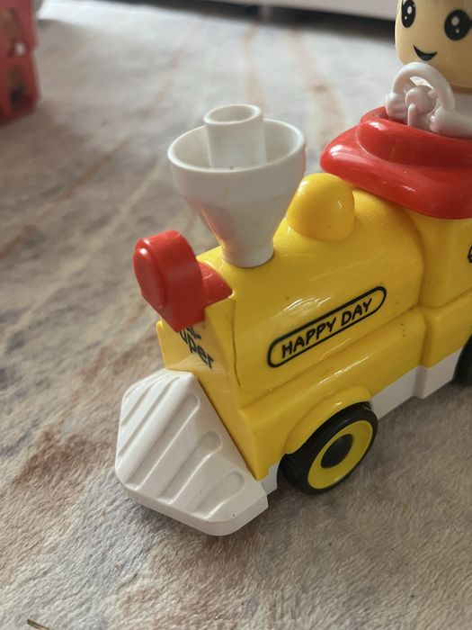 Паравозик,вагони машинки ,музичний.