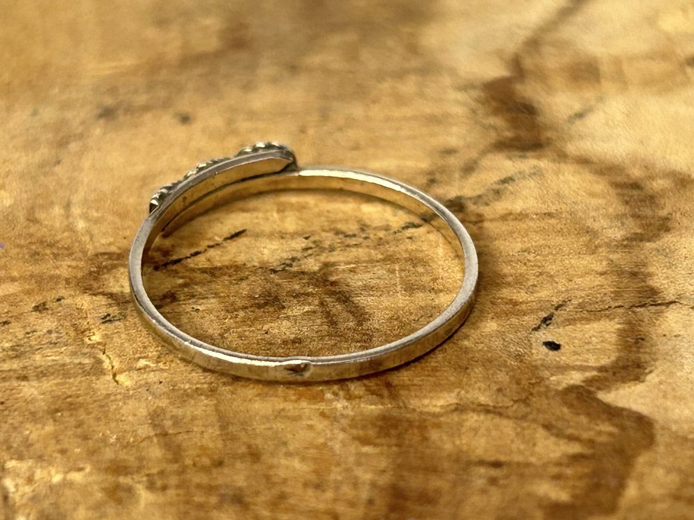 Piękny stary srebrny pierścionek 0.7g