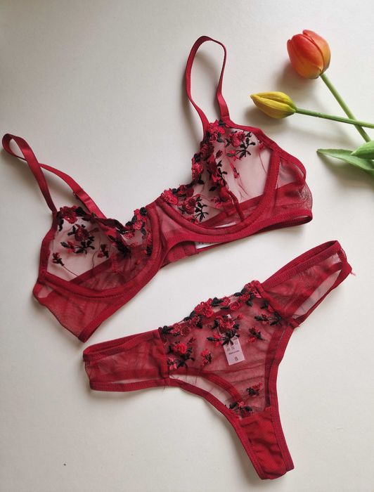 Zmysłowy czerwony komplet bielizny z haftem kwiatowym, S walentynki