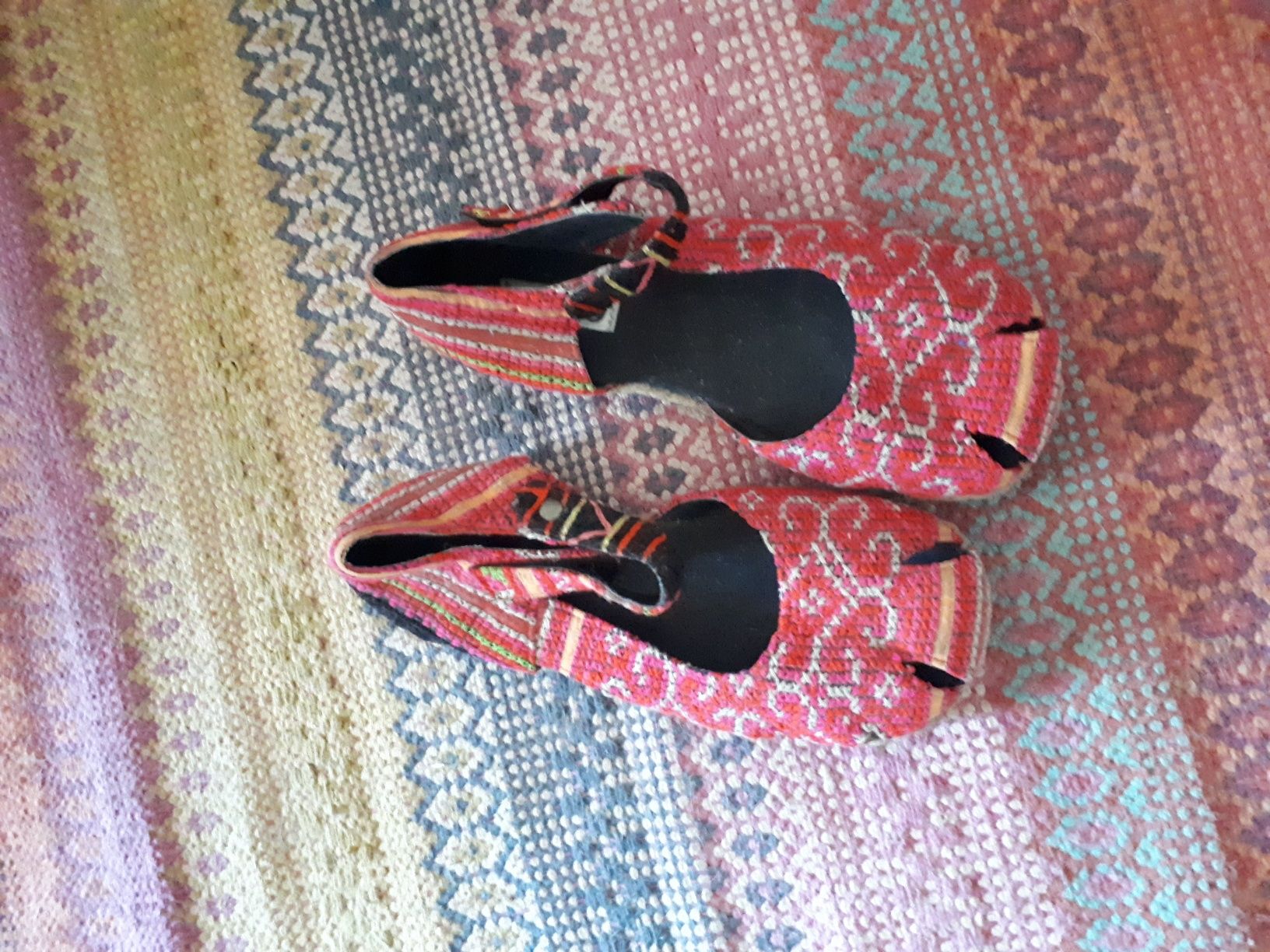 Sapatos étnicos bordados