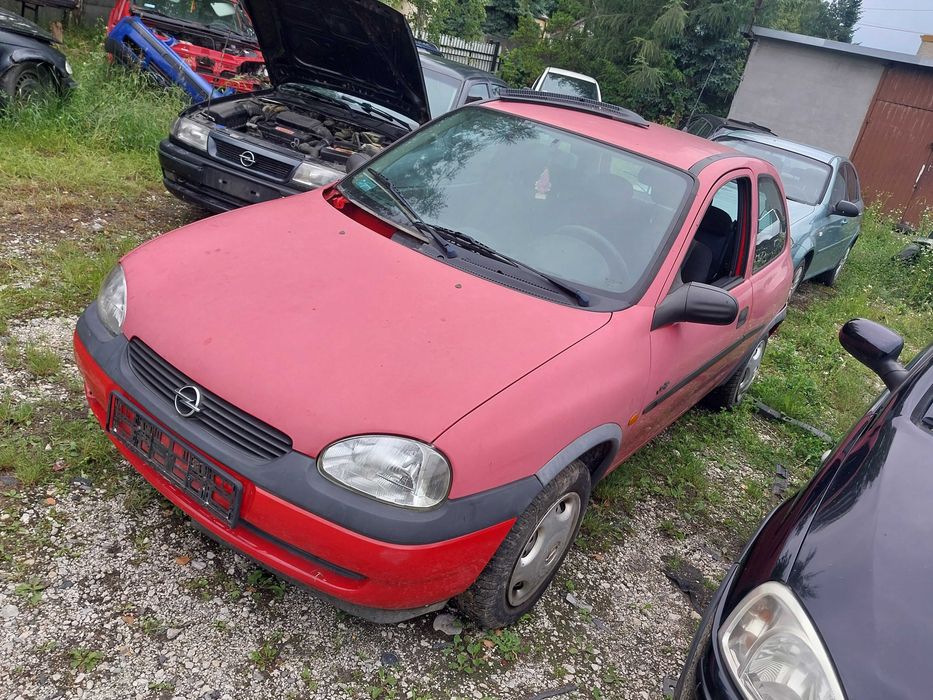 Posiadam czesci opel corsa b  1.0 12v  3d