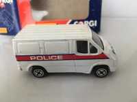 Ford Transit Police - Corgi - Escala 1/64 - como NOVO