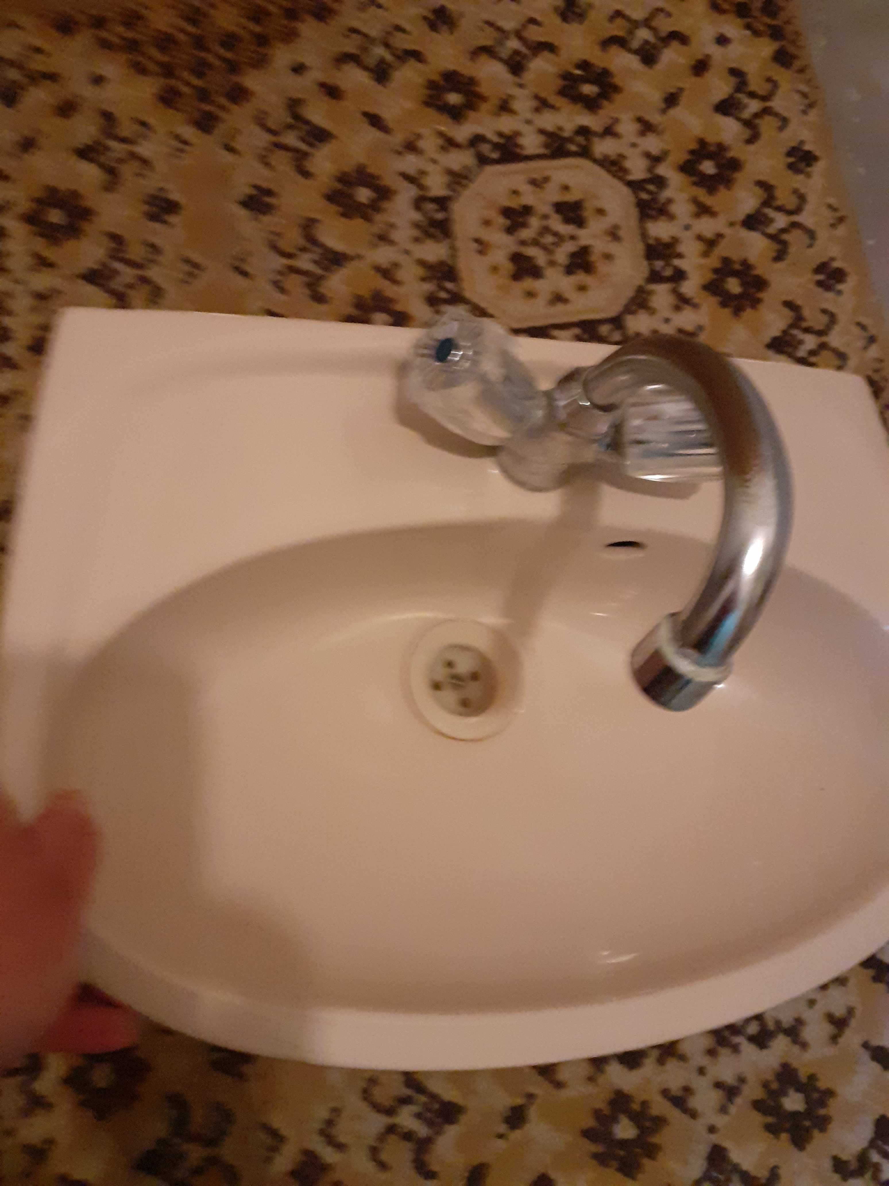 Umywalka łazienkowa beżowa