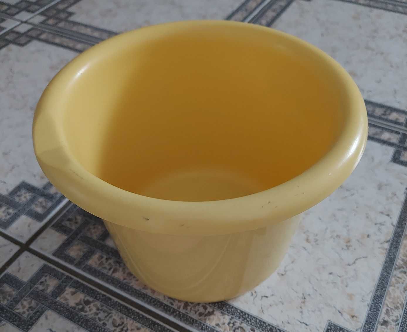 Wiadro, wiaderko, pojemnik, miarka pojemność .2L plastik
