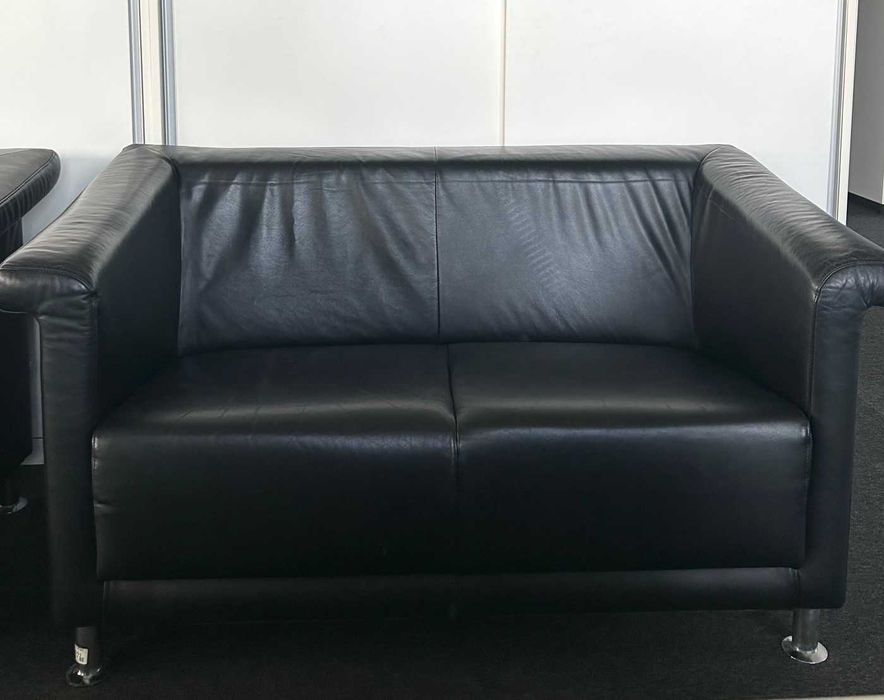 Czarna skórzana kanapa do biura/gabinetu nierozkładana