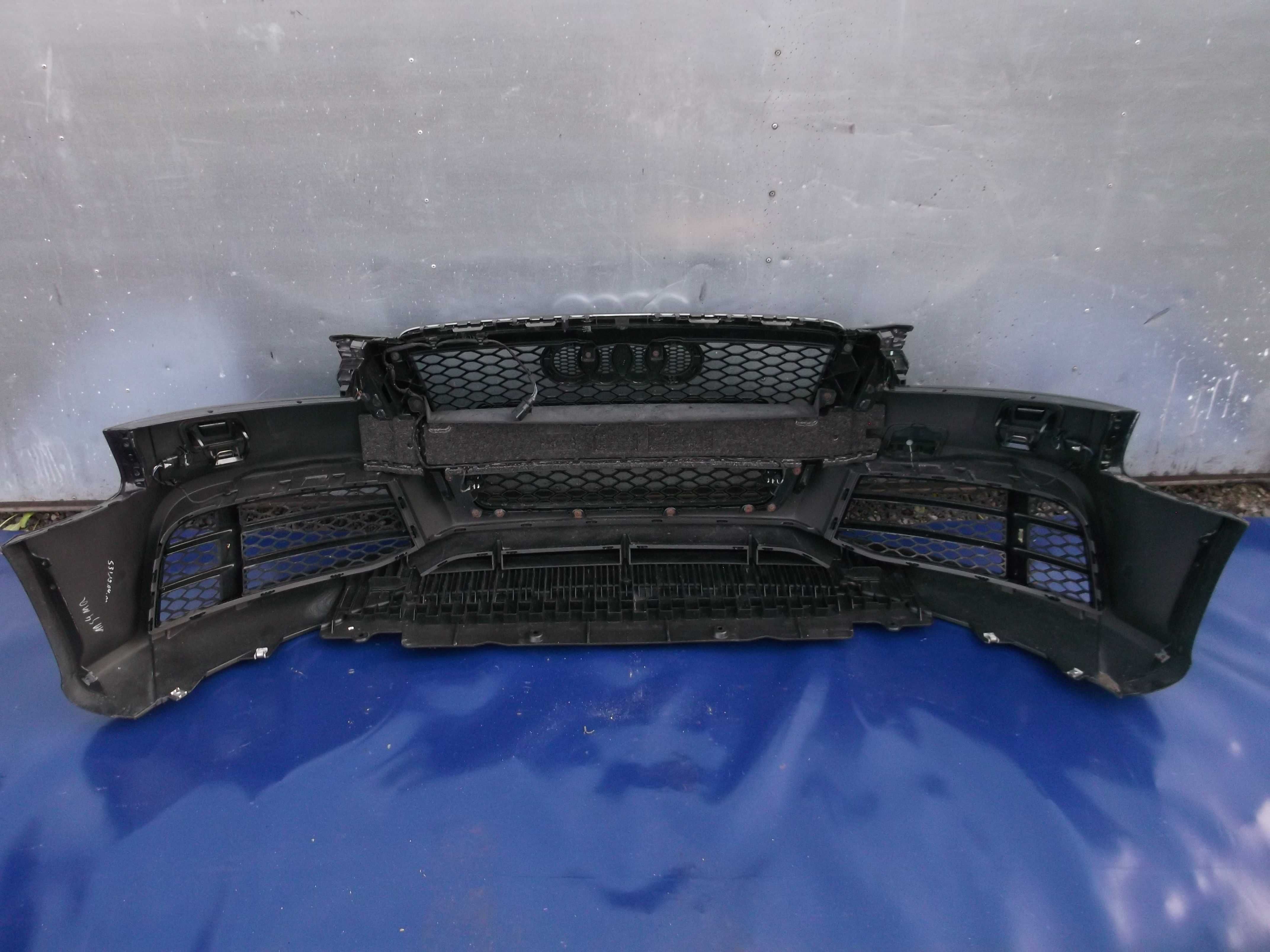 Audi RS5 8T0  --kompletny zderzak--