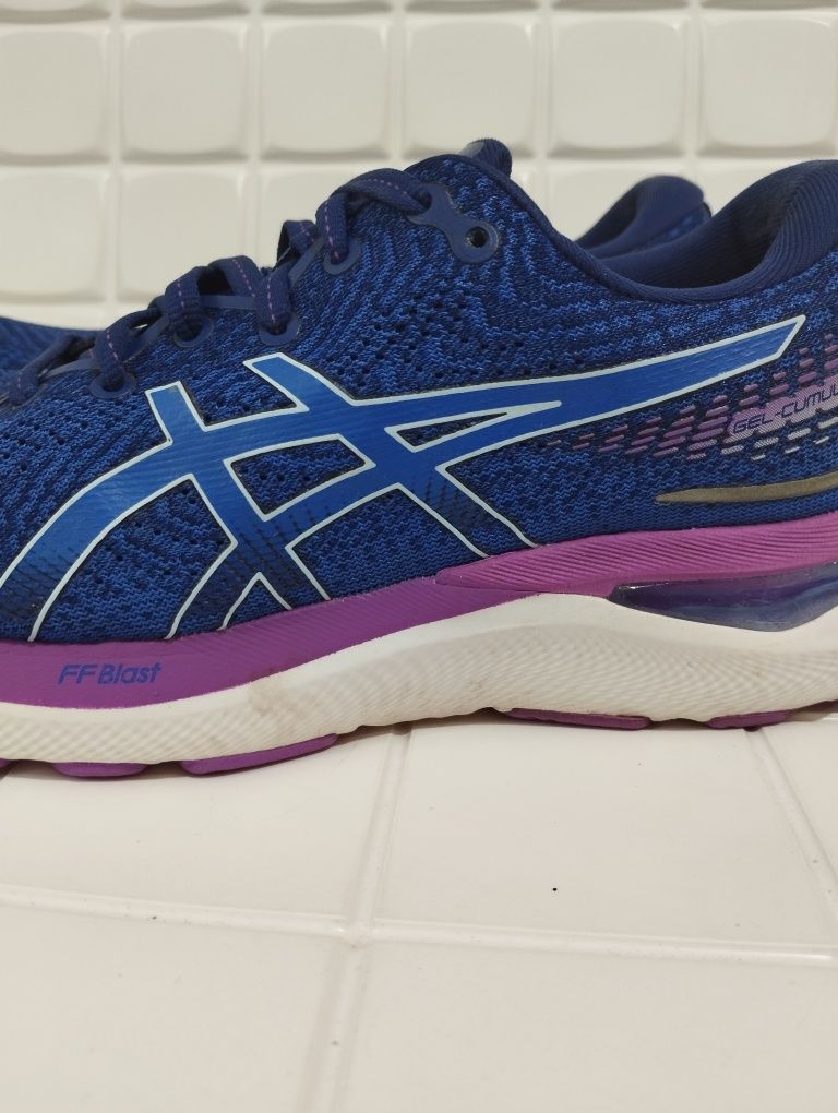 Buty sportowe do biegania Asics Gel-cumulus 24 r.38