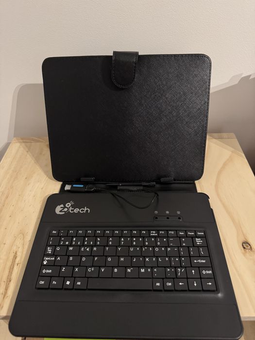 Capa com teclado para Tablet
