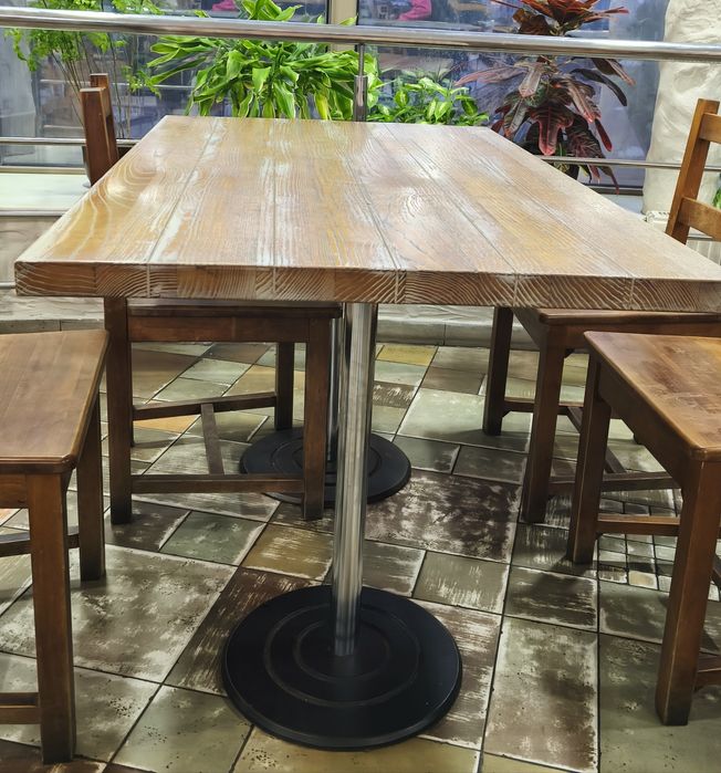 Дерев'яні столи  та стільці