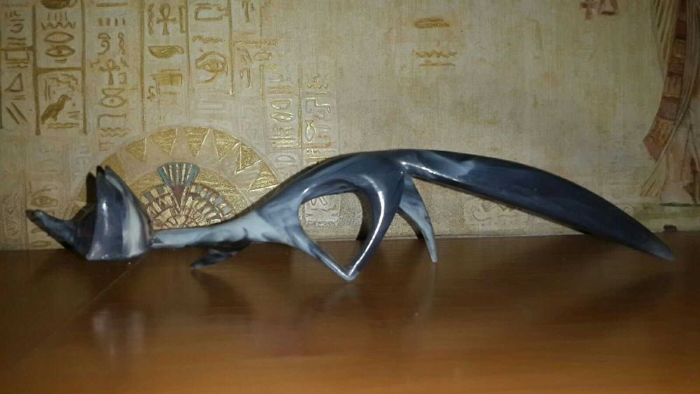 Фігурки з колкого пластику та мармуру