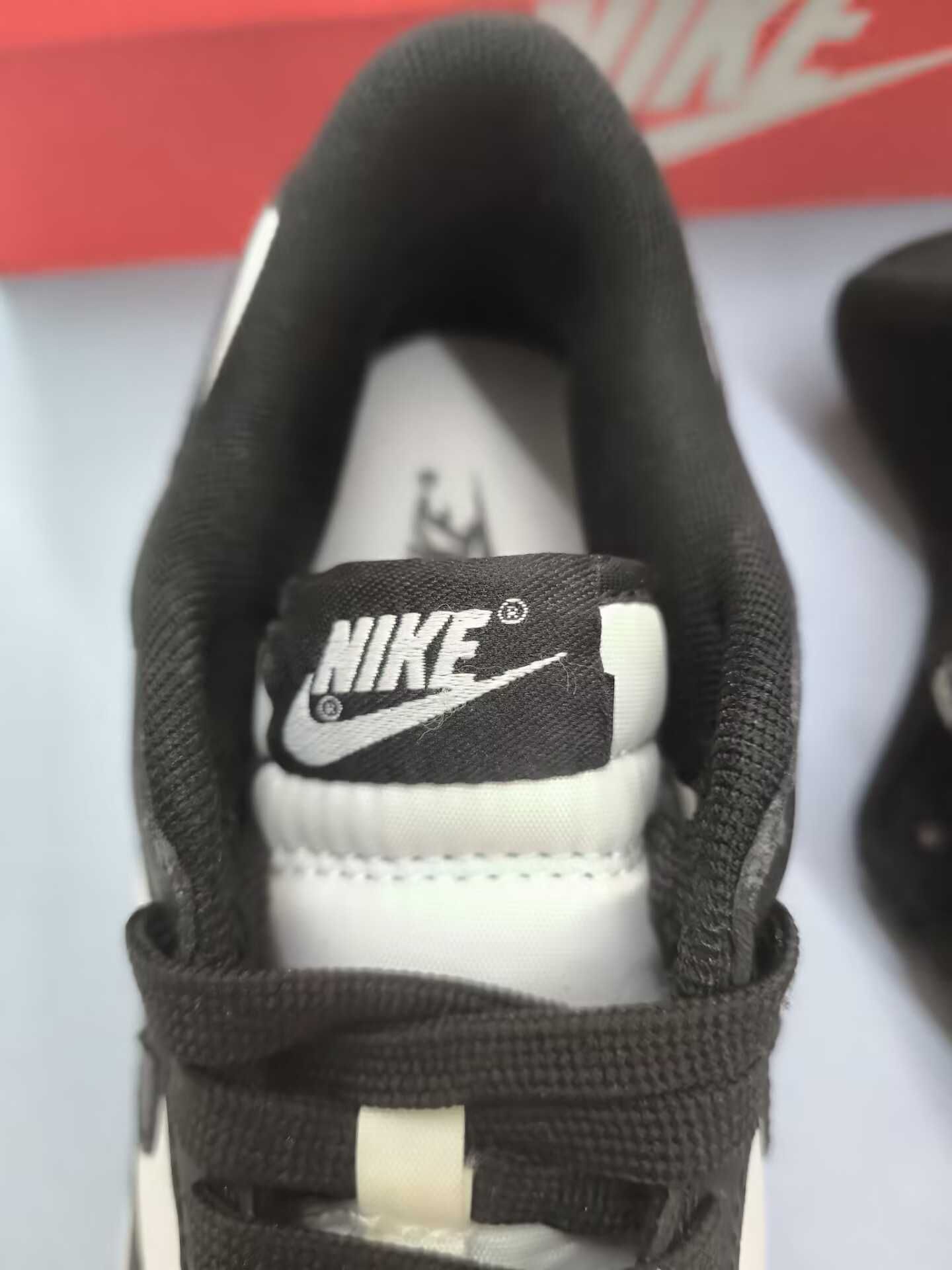 Damskie biało-czarne trampki Nike, rozmiar 38