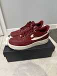 Nike Air Force 1 '07 Premium Team Red History Of Logos roz 41