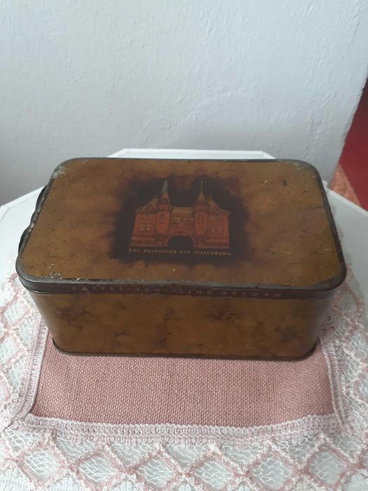 Metalowa skrzyneczka  /pudelko  ma 100 lat