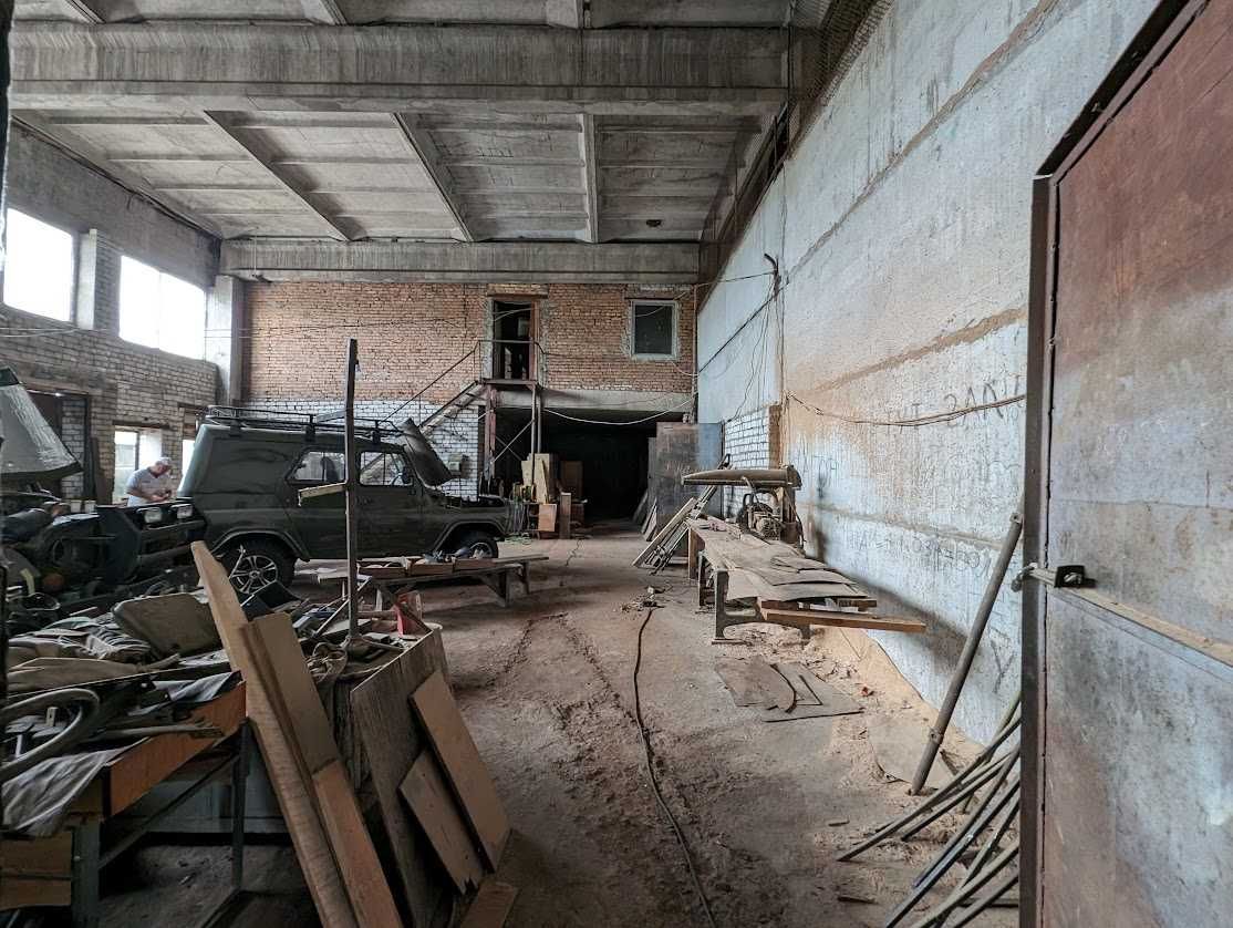 Продам виробничу базу 1300 кв.м. на приватизованій ділянці в 0.5 га