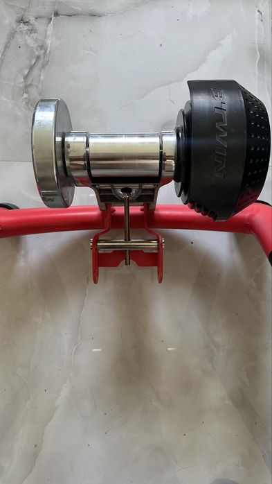 Trenażer rowerowy B’Twin In’Ride 500 Fluid Technology – płynny opór