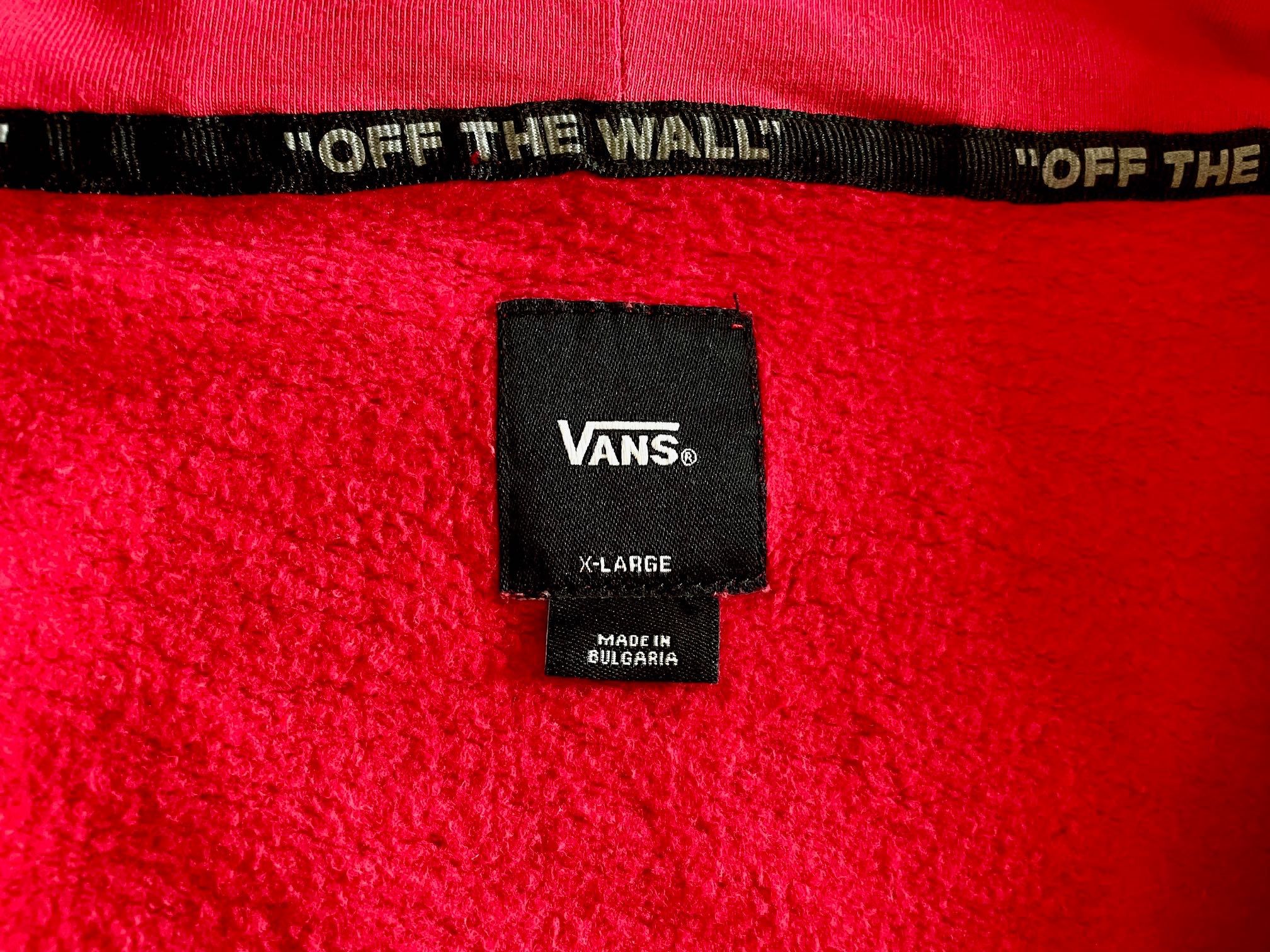 Casaco VANS com capuz vermelho